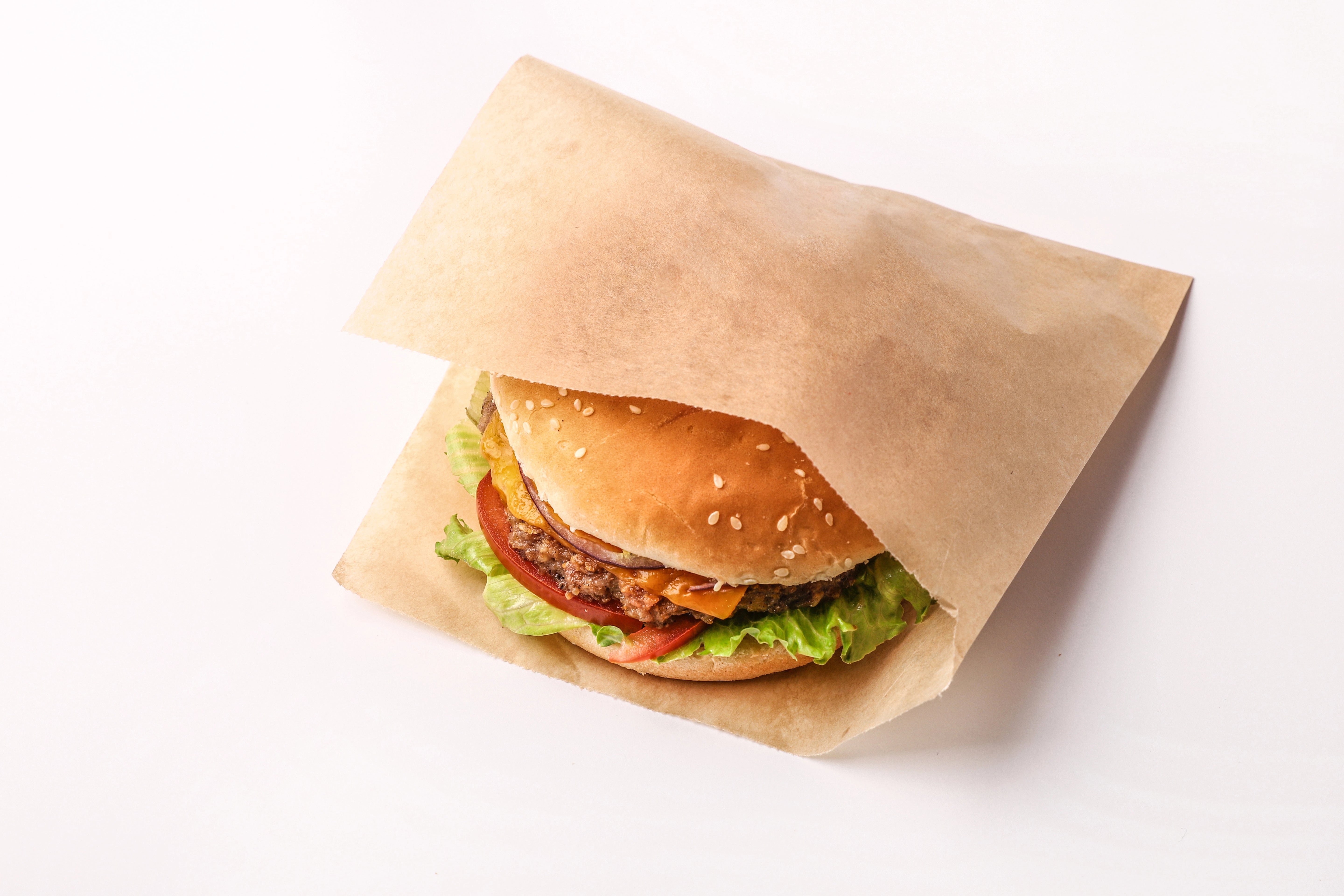 Burger in Einschlagpapier.