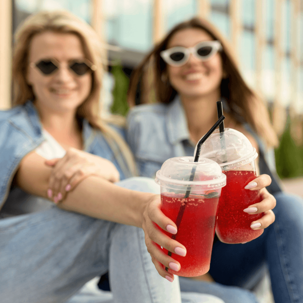 Mehrweg Kaffeebecher und Mehrweg Cocktailbecher